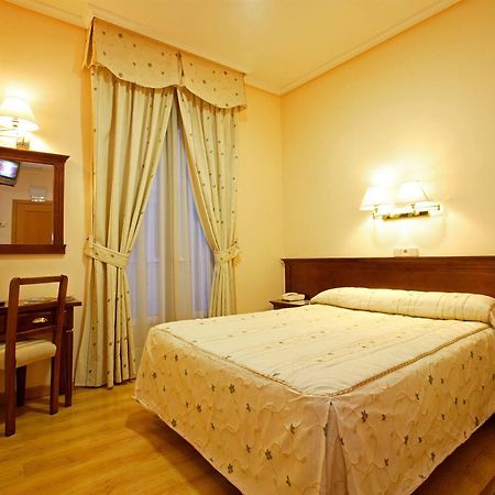 Hostal Sil & Serranos Мадрид Экстерьер фото
